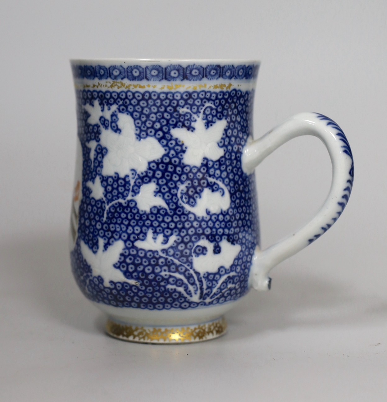 An 18th century Chinese export famille rose mug, 11.5cm